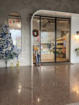 寵物3C精品•SPA館-火化/寄宿/精緻寵物美容/百貨/幼犬買賣